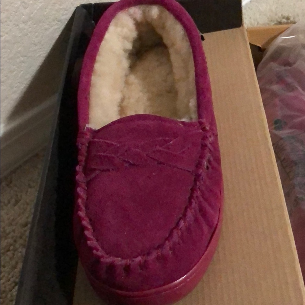 New never worn bear paw slippers
